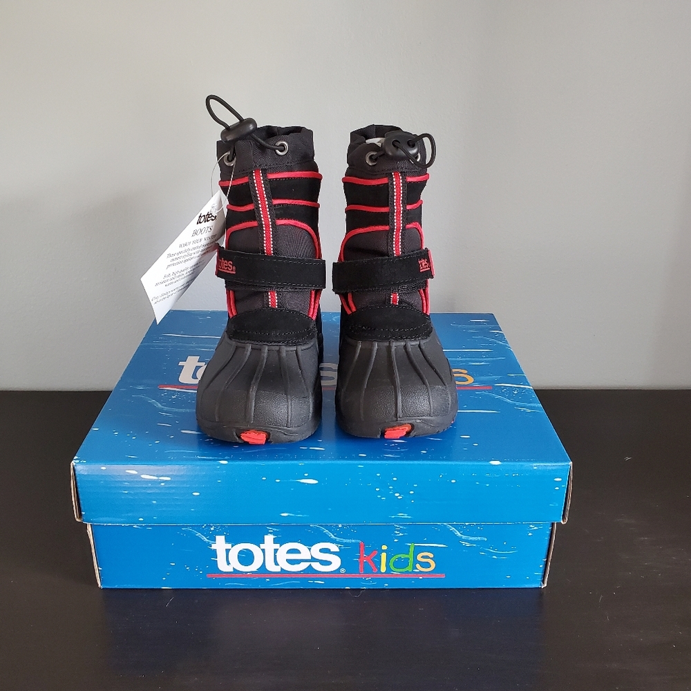 Totes kids black red snow boots size 8 waterproof